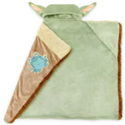 Hallmark Star Wars: The Mandalorian™ The Child™ Grogu™ Hooded Blanket 5 Hallmark Star Wars: The Mandalorian™ The Child™ Grogu™ Hooded Blanket -Hallmark Store Star Wars The Mandalorian The Child Grogu Blanket With Hood 1BBY4743 03